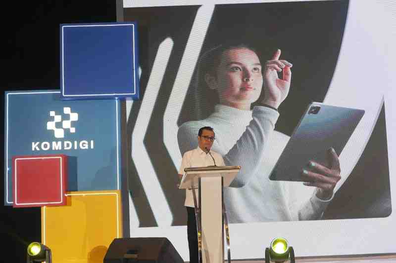 Wamenkomdigi: Masa Depan AI Adalah Kemitraan Manusia, Agent AI dan Robot