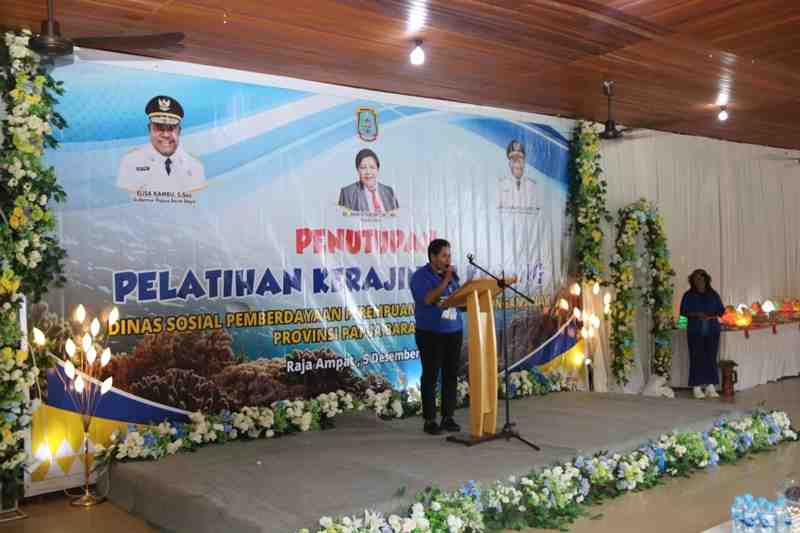 Pelatihan Kerajinan Kerang di Raja Ampat Resmi Ditutup, Dinsos P3A Papua Barat Daya Dorong Peserta Kembangkan Usaha Kreatif