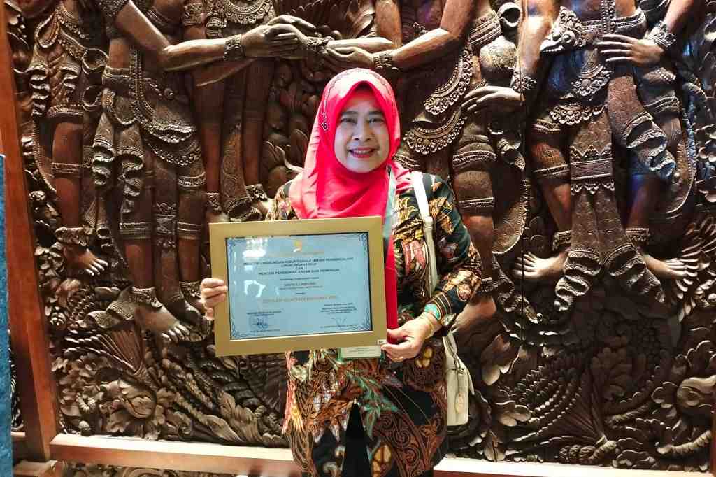 SMPN 1 Limpung Batang Terima Penghargaan Sekolah Adiwiyata Nasional