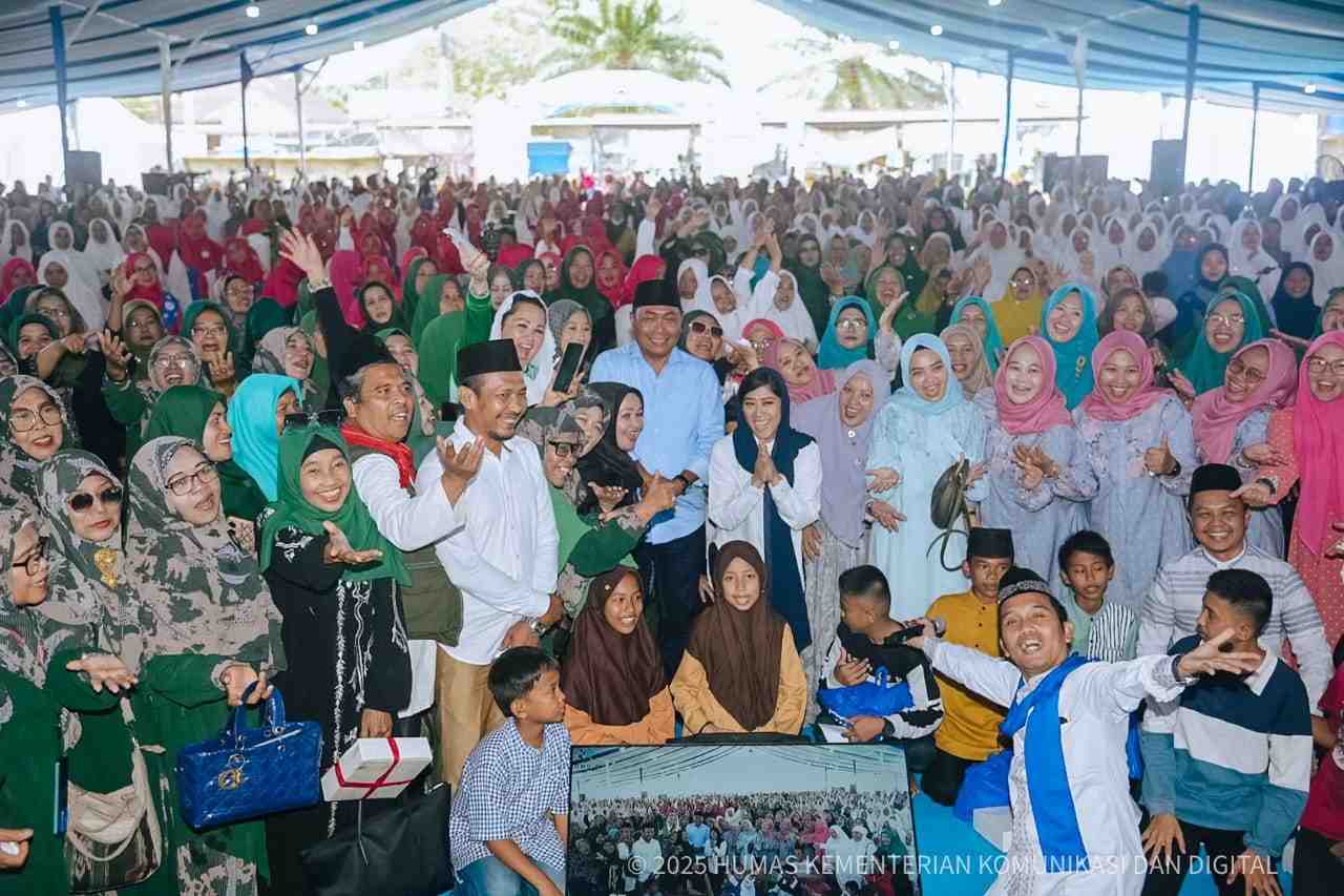 [Siaran Pers] Pemulihan Jaringan Capai 97,8 Persen, Menkomdigi Dampingi Warga Terdampak Banjir di Deli Serdang