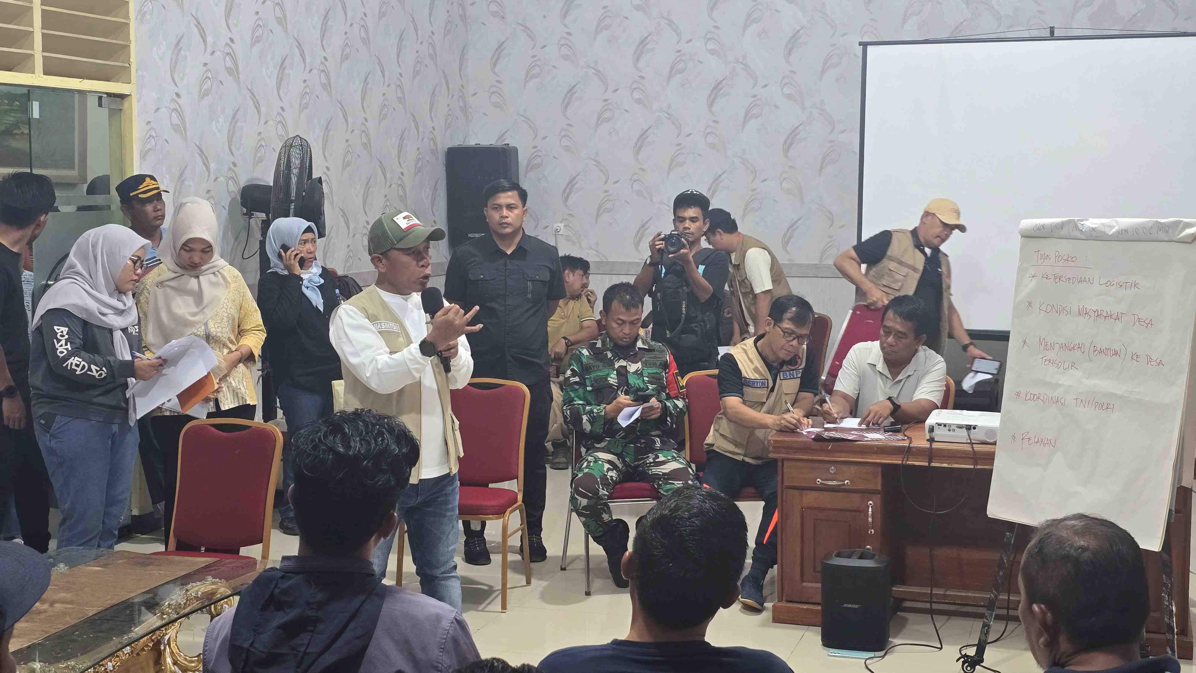 [Siaran Pers] Pemkab Tapteng Bentuk Tiga Posko Aju Percepat Layanan Warga Terdampak Bencana