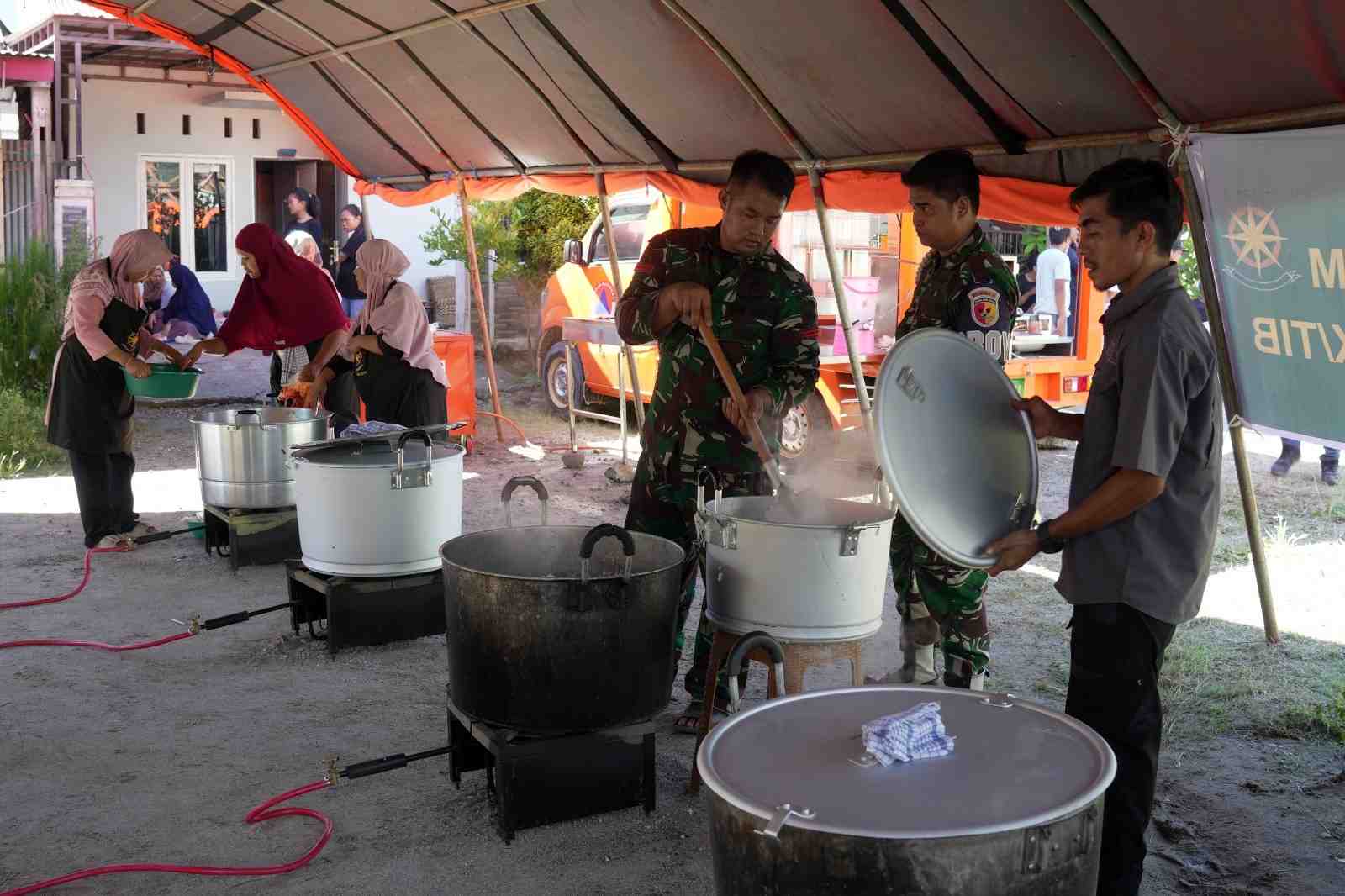 [Siaran Pers] Banjir dan Longsor Sumbar: Presiden Prabowo Tinjau Dapur Umum dan Pastikan Bantuan Lancar