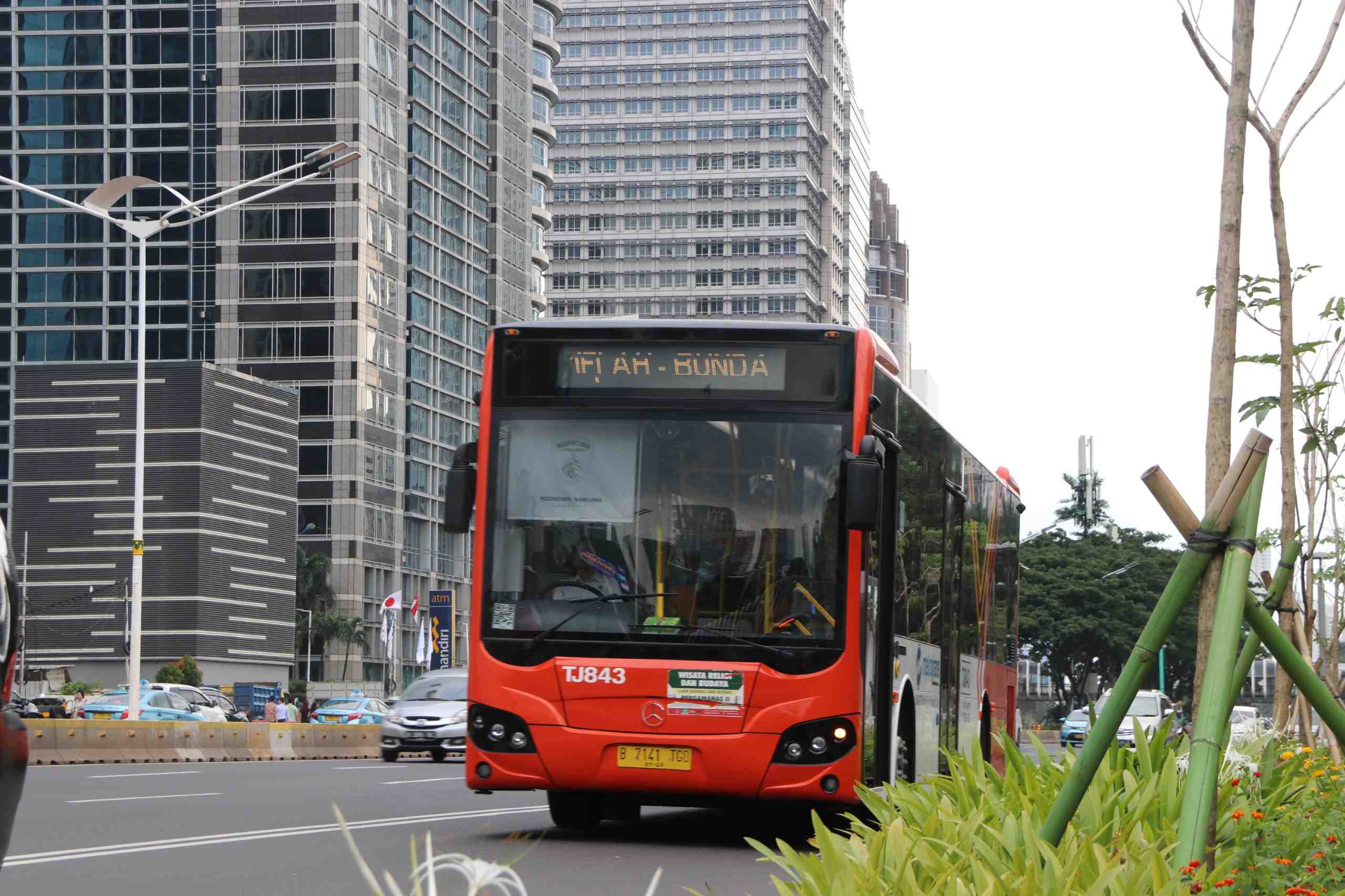 Rayakan Tahun Baru, Pemprov DKI Gratiskan Transjakarta, MRT, dan LRT