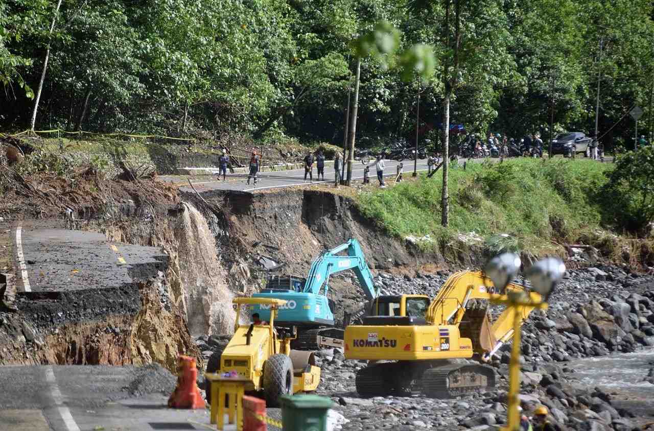 [Siaran Pers] Wagub Sumbar: Akses Semipermanen Ditargetkan Selesai Dua Pekan untuk Percepat Distribusi Bantuan