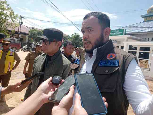 [Siaran Pers] Wali Kota Padang: Hunian Sementara Siap, Pendataan Rumah Rusak Jadi Prioritas