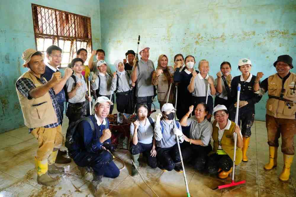[Siaran Pers] Demi Anak Bisa Sekolah, Orang Tua dan Relawan Bersihkan SLB Negeri Aceh Tamiang