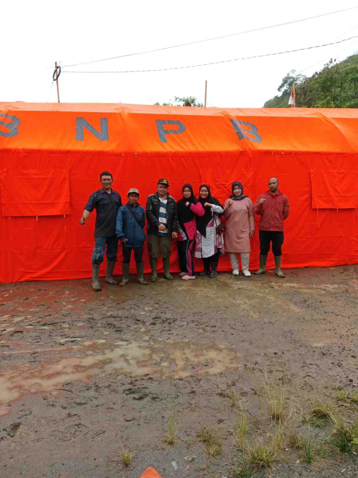 BPBD Bener Meriah Salurkan Bantuan Tenda Pendidikan ke SDN Uning Mas