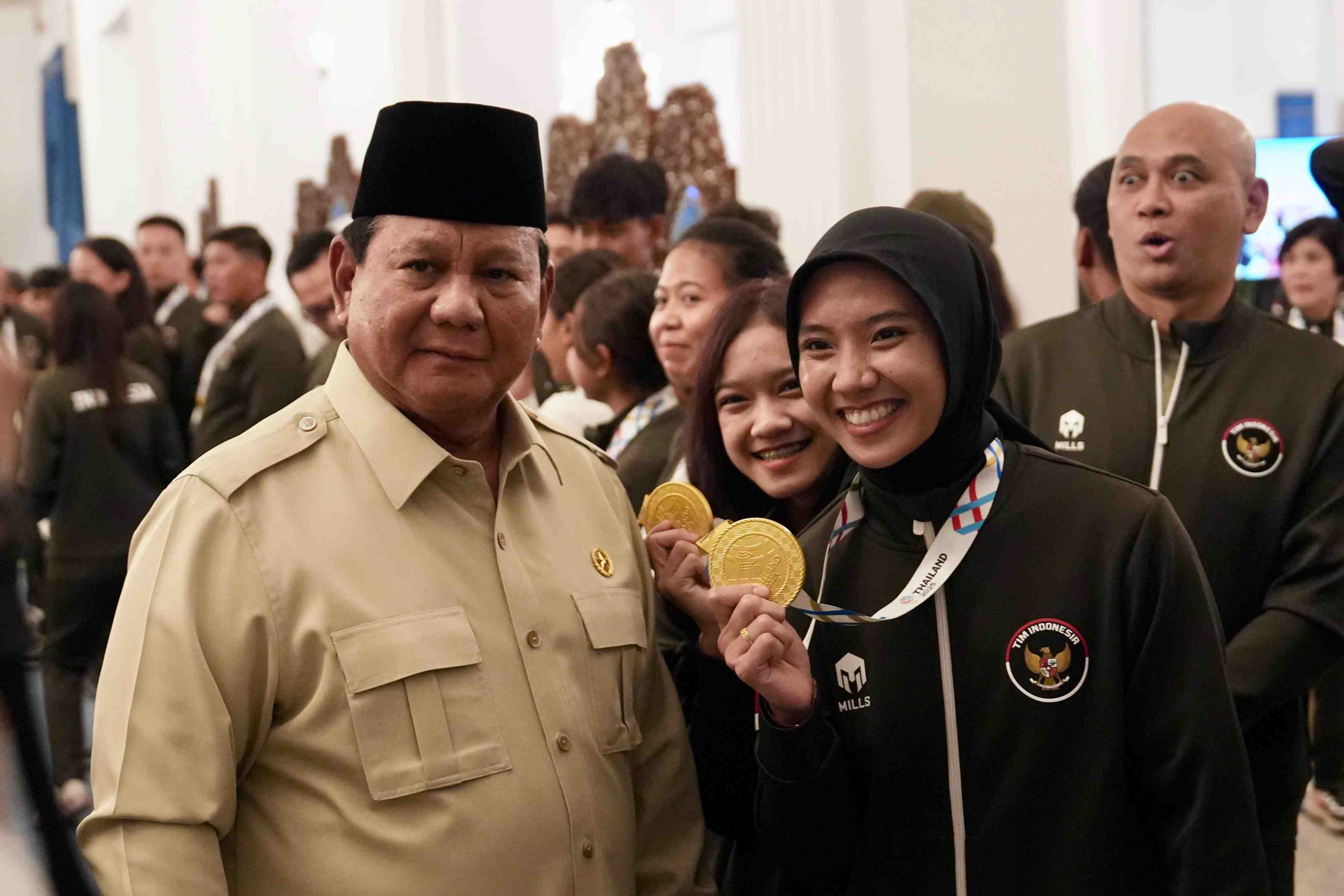 Presiden Berikan Bonus Berlimpah hingga Naik Pangkat untuk Peraih Medali SEA Games 2025