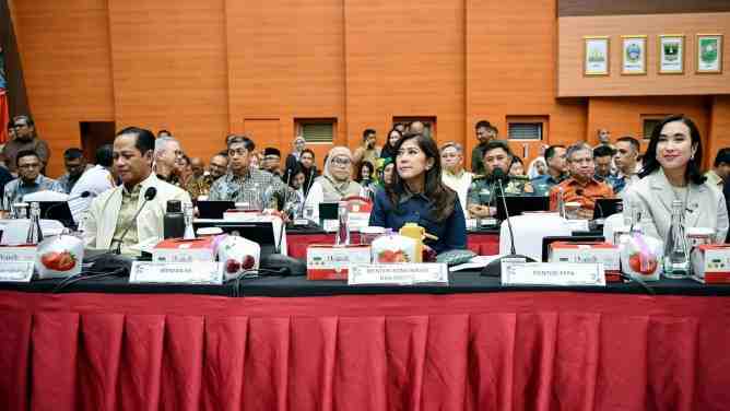 [Siaran Pers] Mendagri Apresiasi Kemkomdigi Kawal Informasi Pemulihan Bencana Lewat Media Center Terpadu