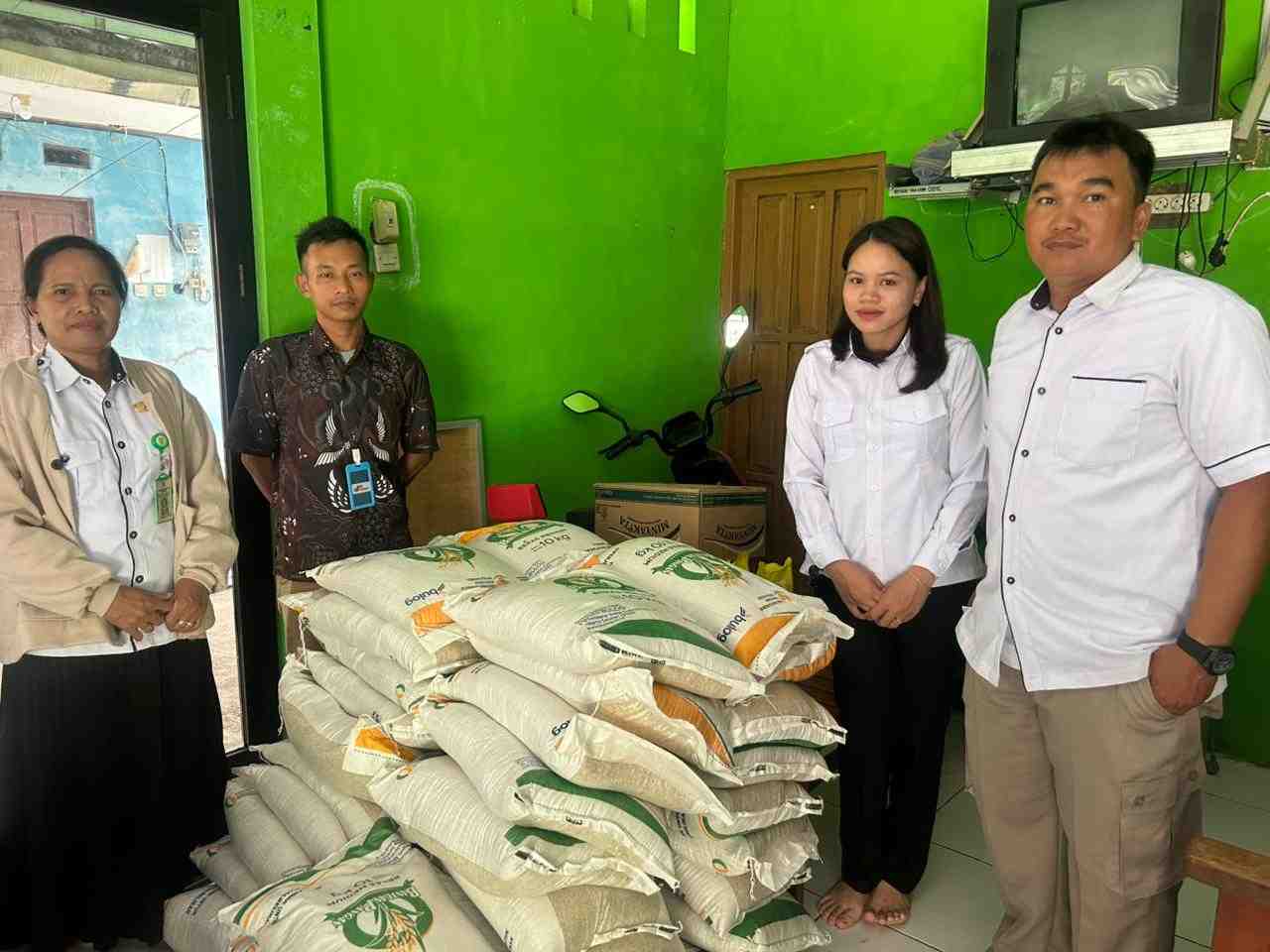Pak Sotarsa: Inovasi Jemput Bola Untuk Kesejahteraan Sosial di Pelosok Kecamatan Halong