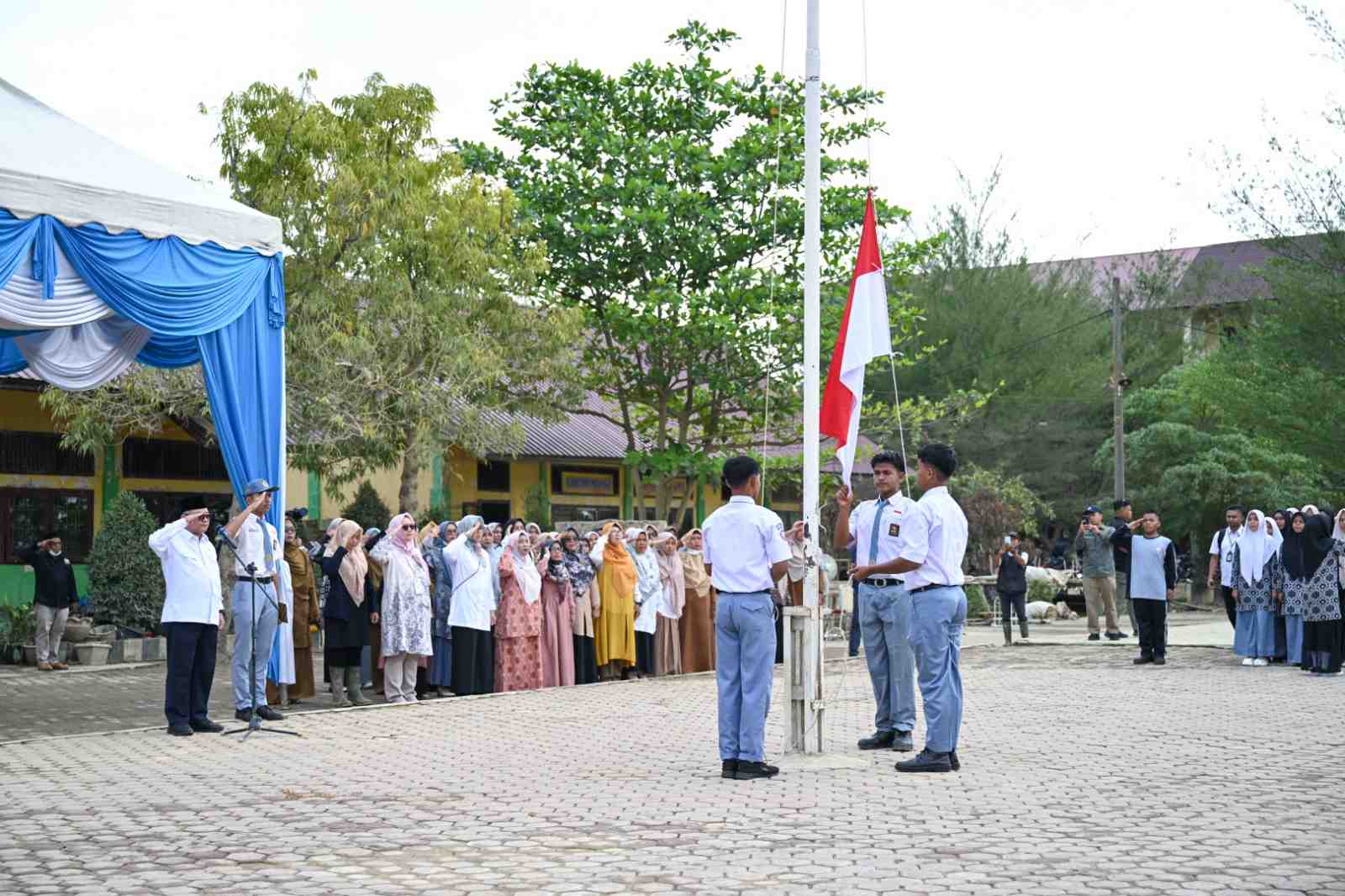 Surat Edaran Mendikdasmen Tegaskan Upacara Bendera sebagai Budaya Sekolah