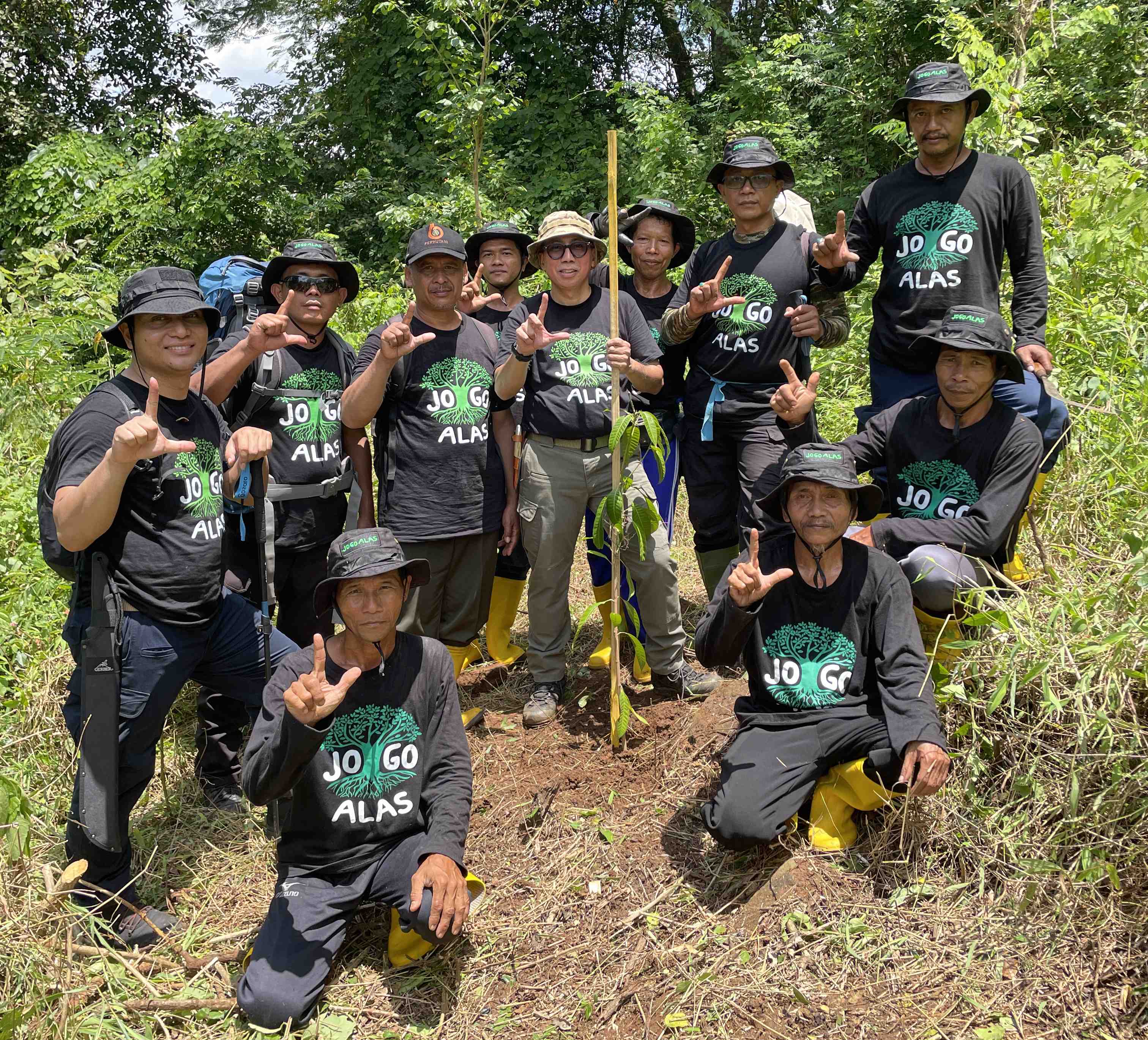 Gerakan Jogo Alas Setiadharma Foundation Tanam Ribuan Pohon untuk Pulihkan Habitat Primata Wonogiri
