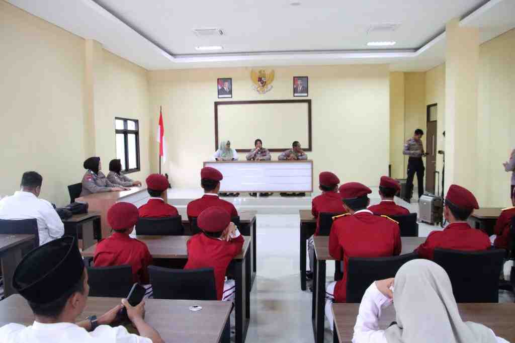 Polres Sumenep Perkuat Karakter Pelajar Lewat Pembinaan di Sekolah Rakyat