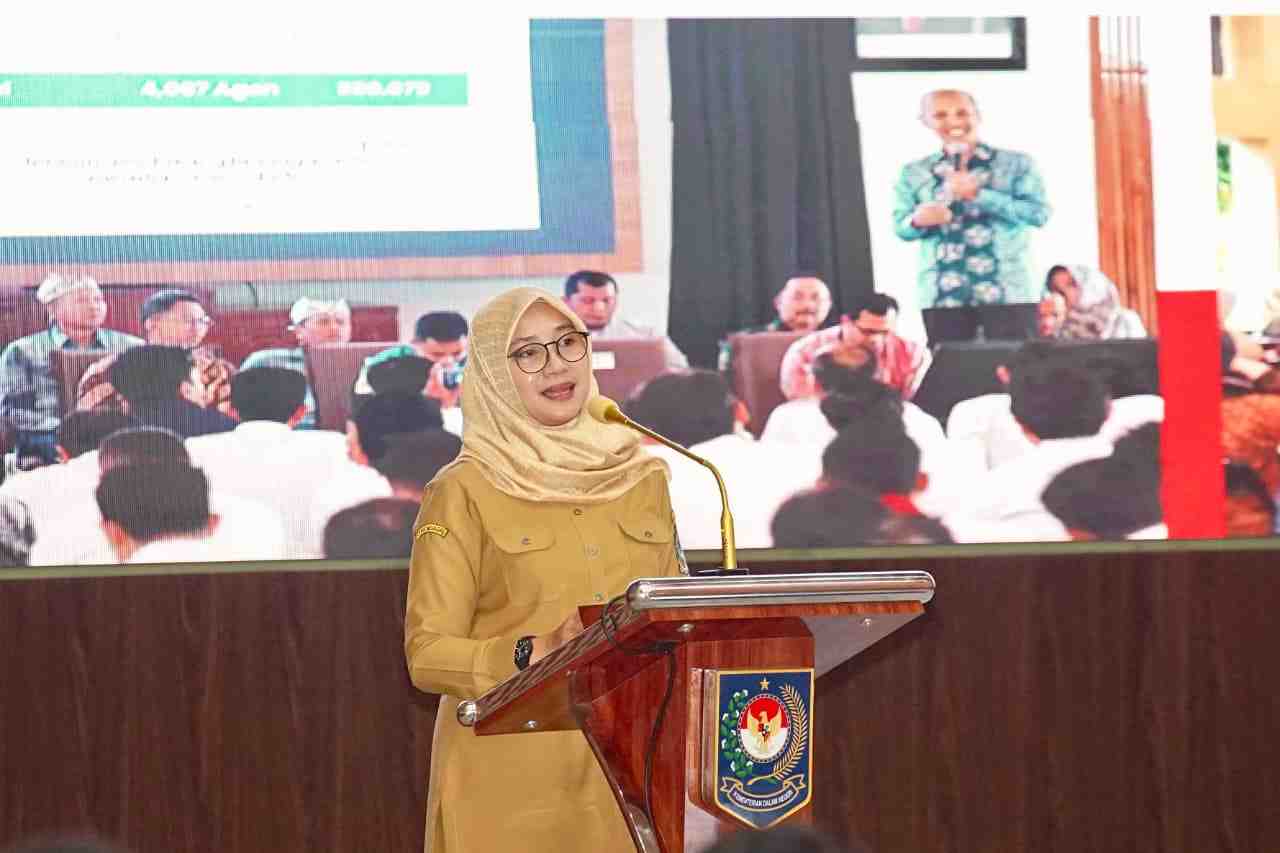 Kisah Bupati Banyuwang Menyatukan Semua Elemen untuk Digitalisasi Bansos 
