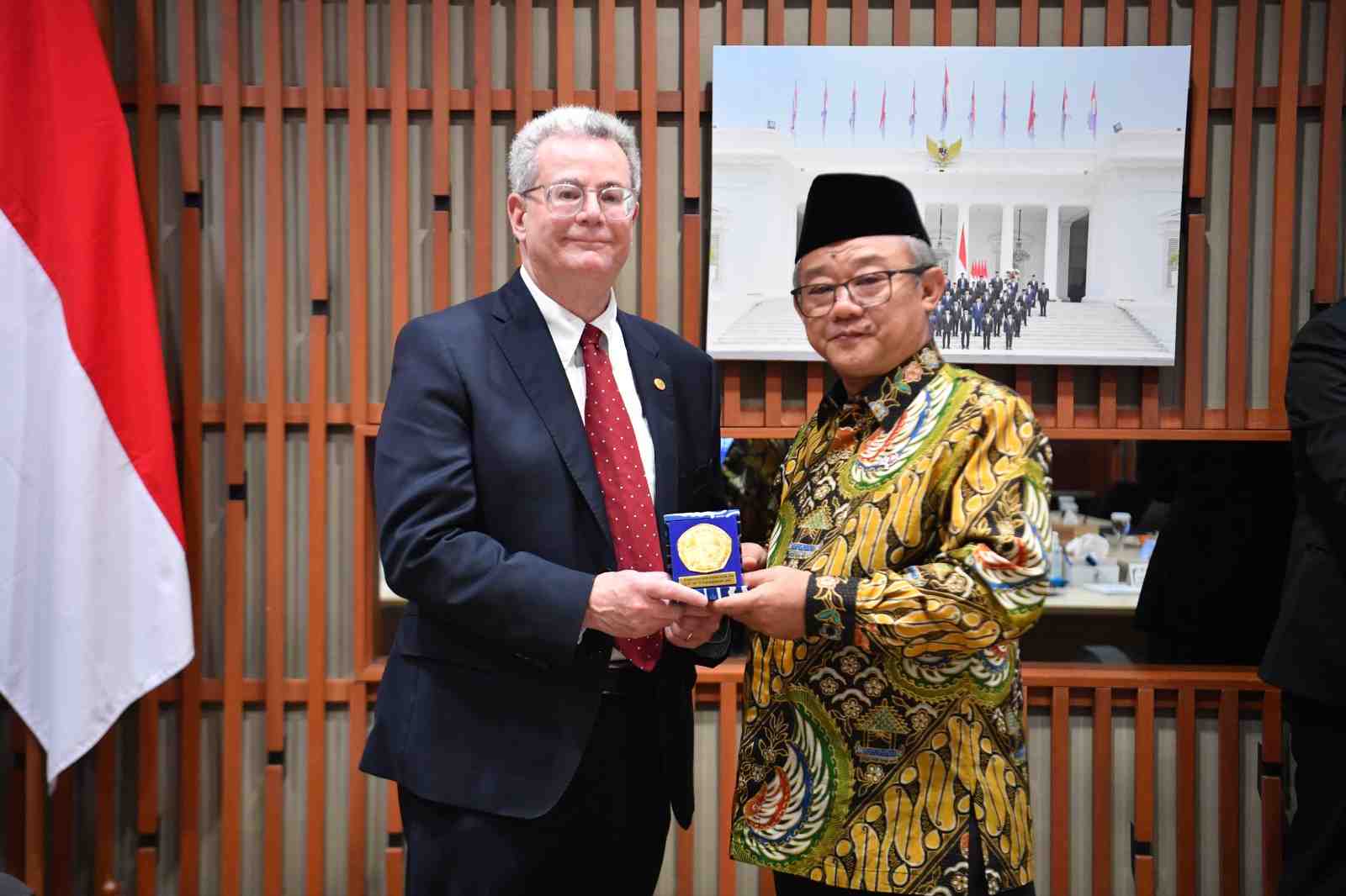 Kemendikdasmen Gandeng UEA dan Kanada Tingkatkan Mutu Guru