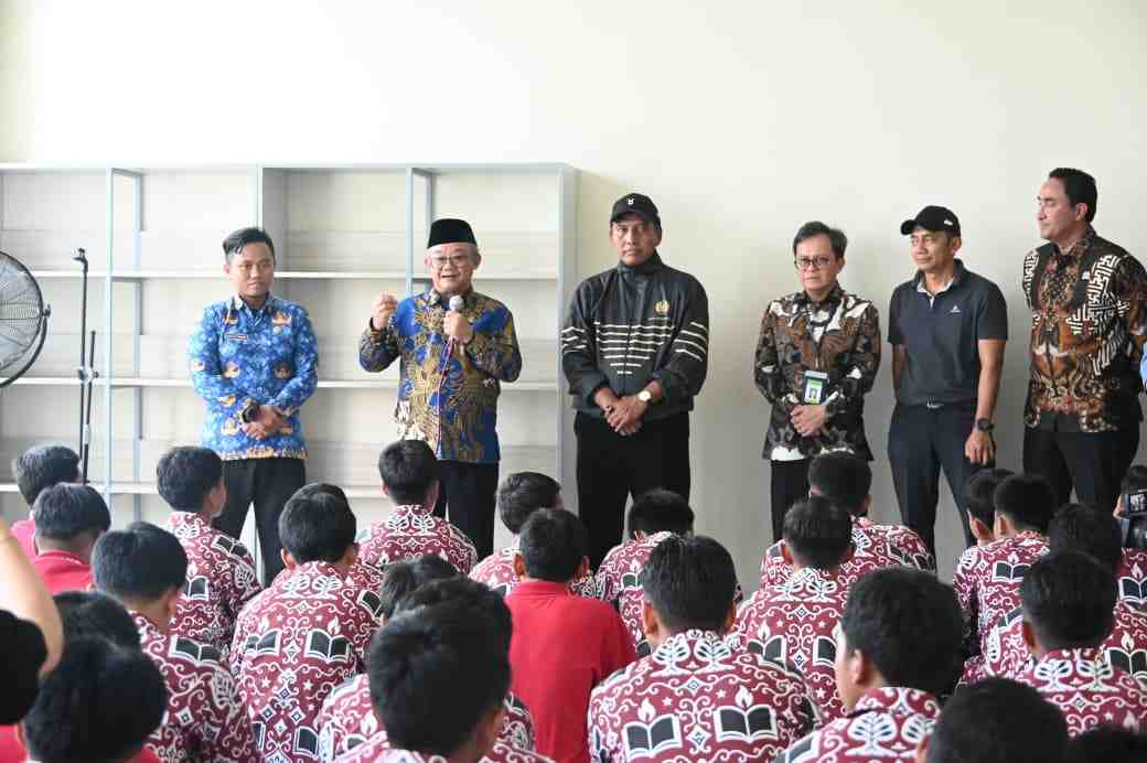 Tinjau Sekolah Rakyat Surabaya, Mendikdasmen Tegaskan Pendidikan Gratis untuk Semua