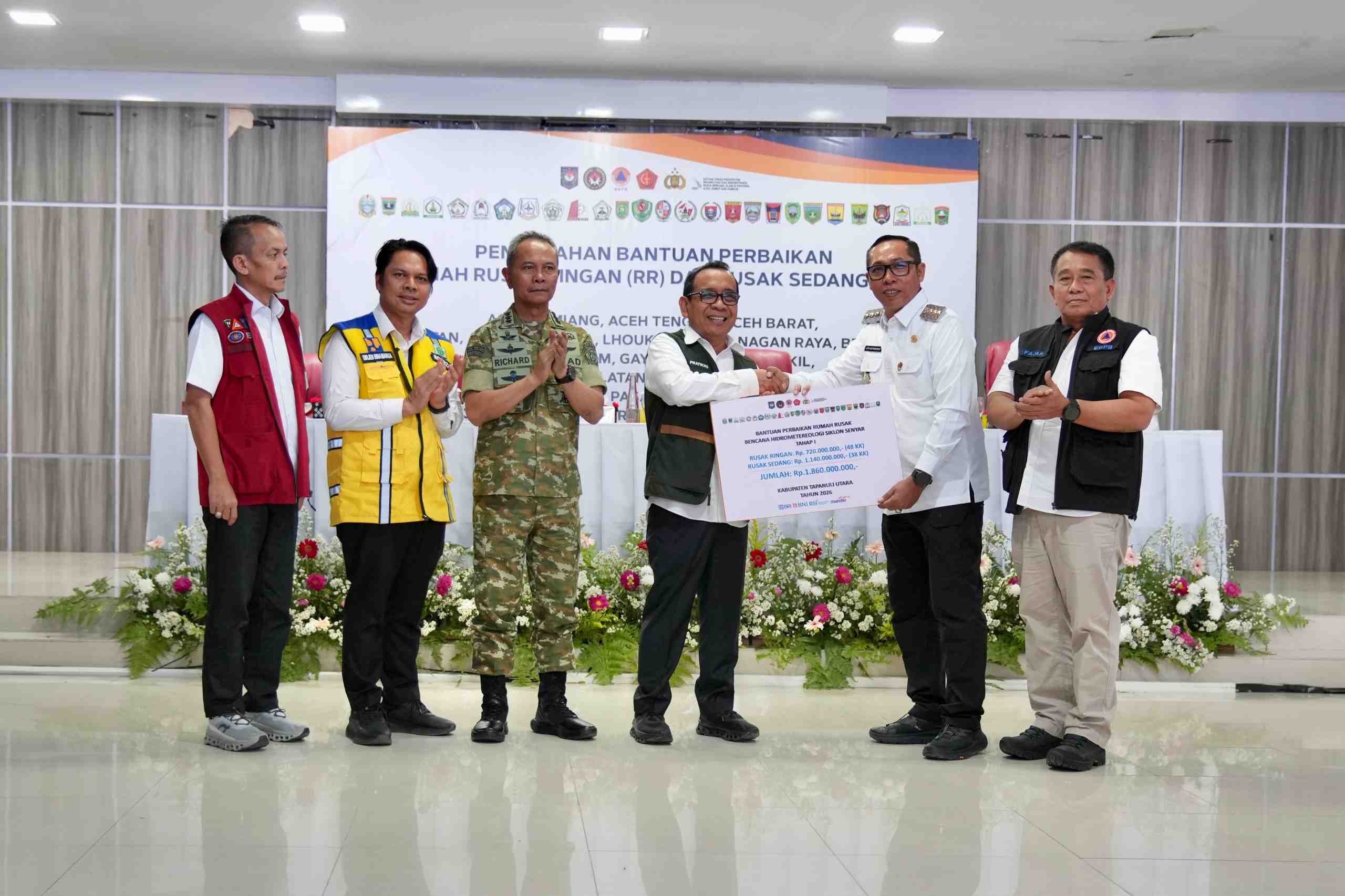 86 KK Terdampak Banjir dan Longsor di Tapanuli Utara Terima Bantuan Perbaikan Rumah