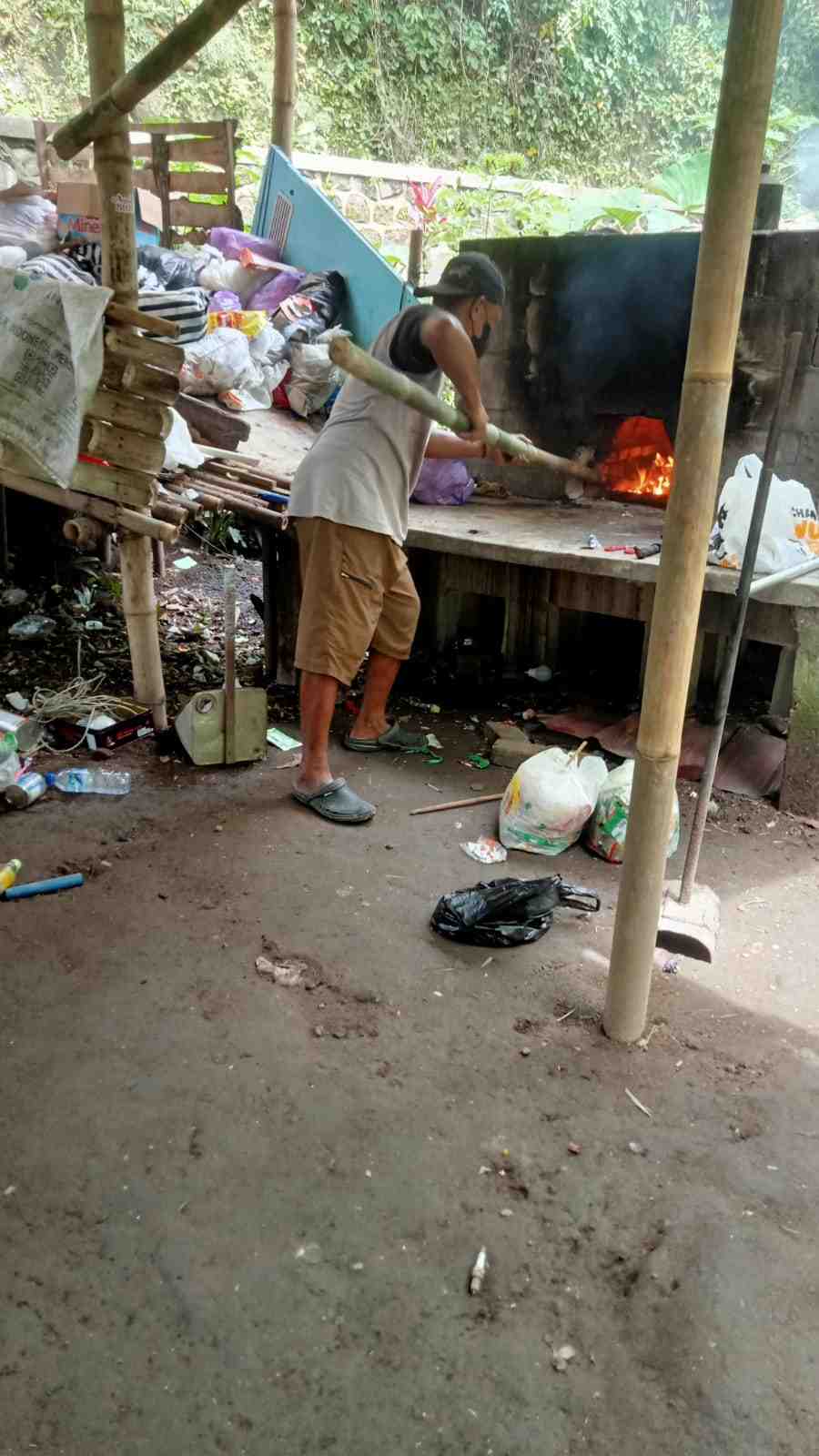 Warga Beteng Pilih Kelola Sampah Mandiri dengan Sumur Kompos