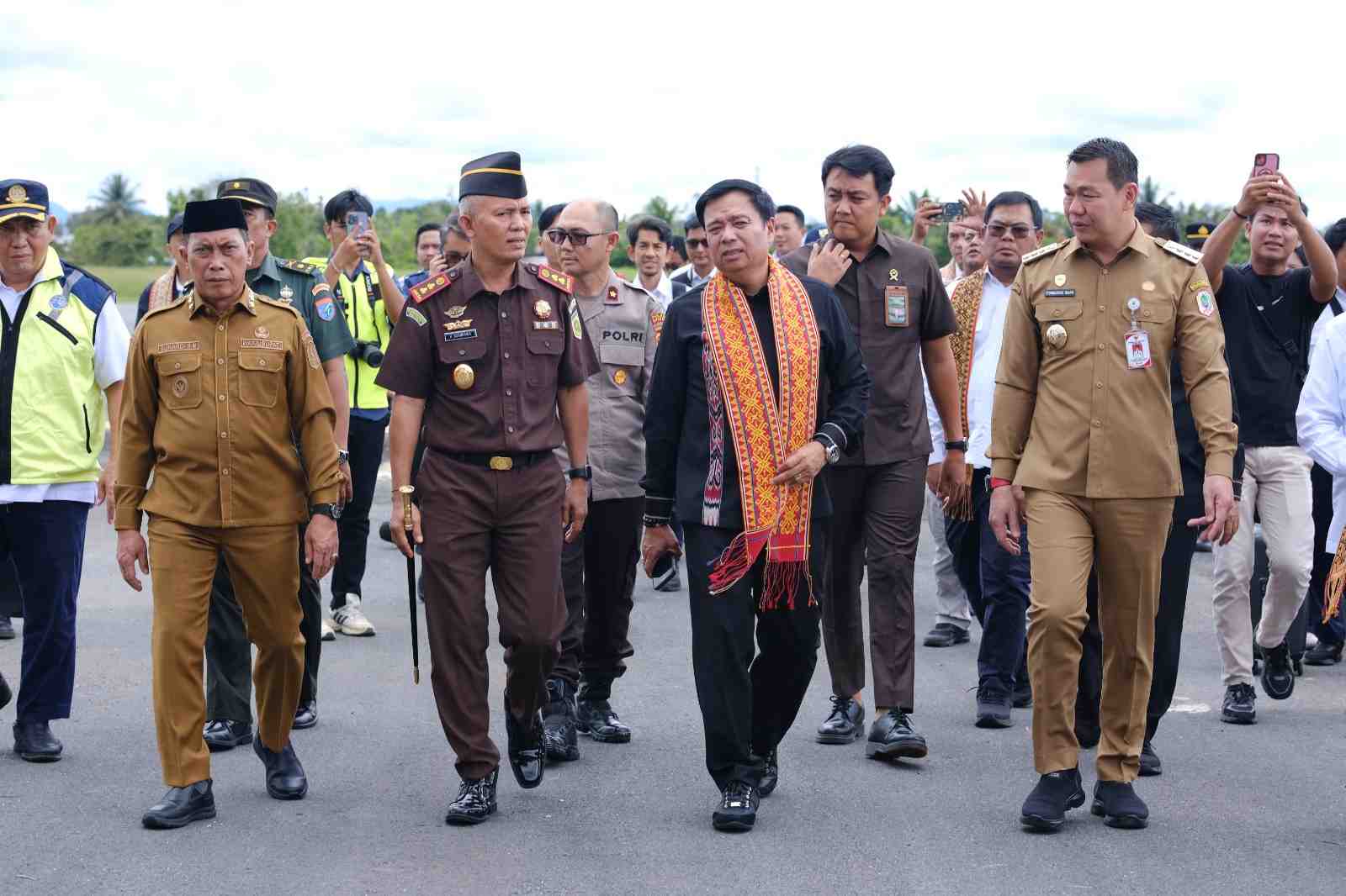 Ketua Komisi V DPR RI Monitoring Proyek SBSN di Bandara Pangsuma Putussibau