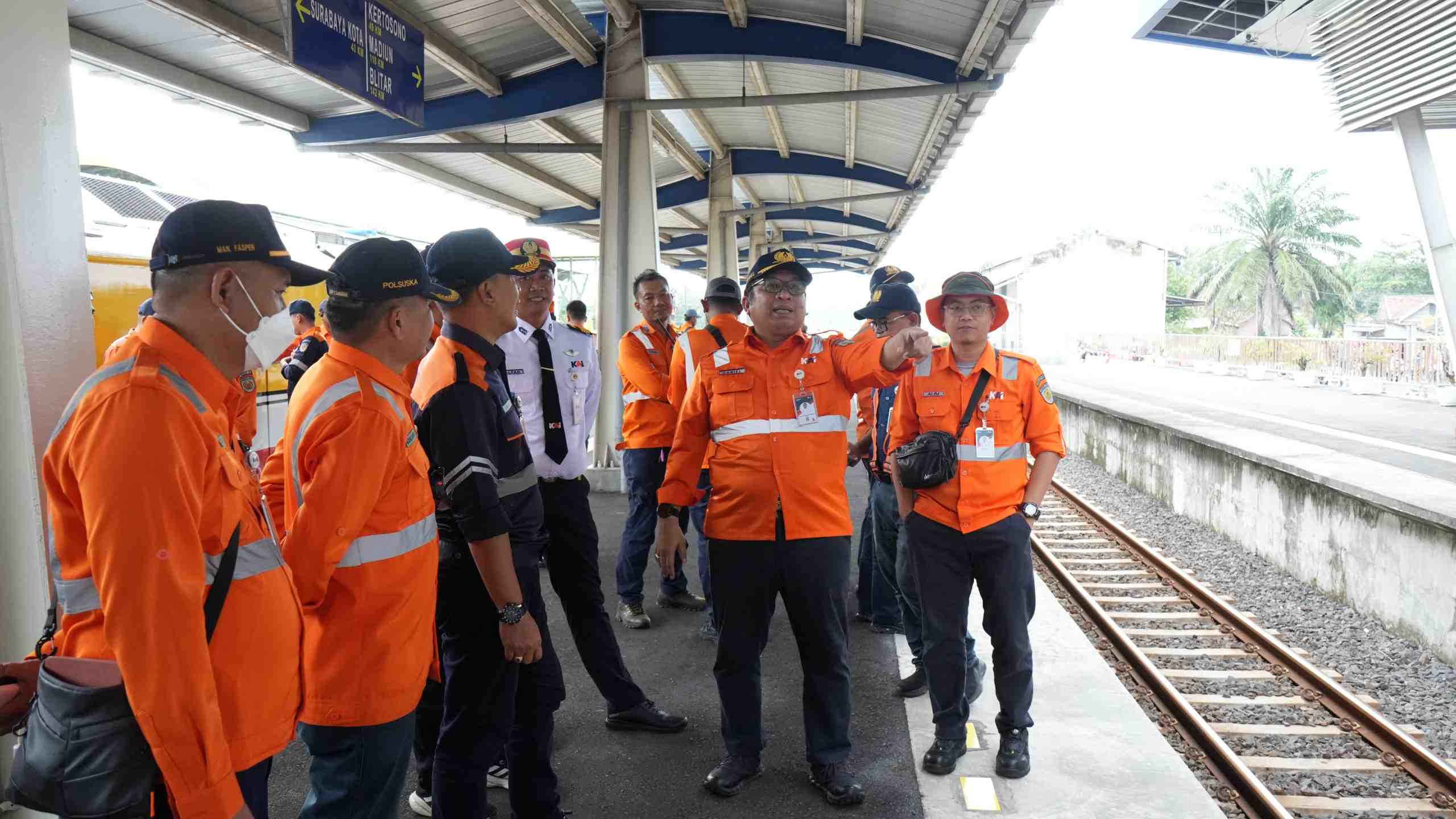 Pastikan Operasional Optimal, KAI Daop 8 Lakukan Pengecekan Prasarana dan Stasiun