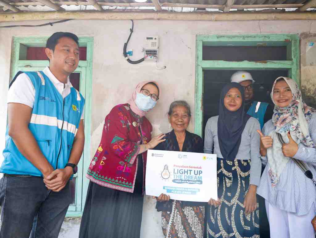 Program Light Up The Dream Hadirkan Listrik Gratis untuk Warga Lumajang