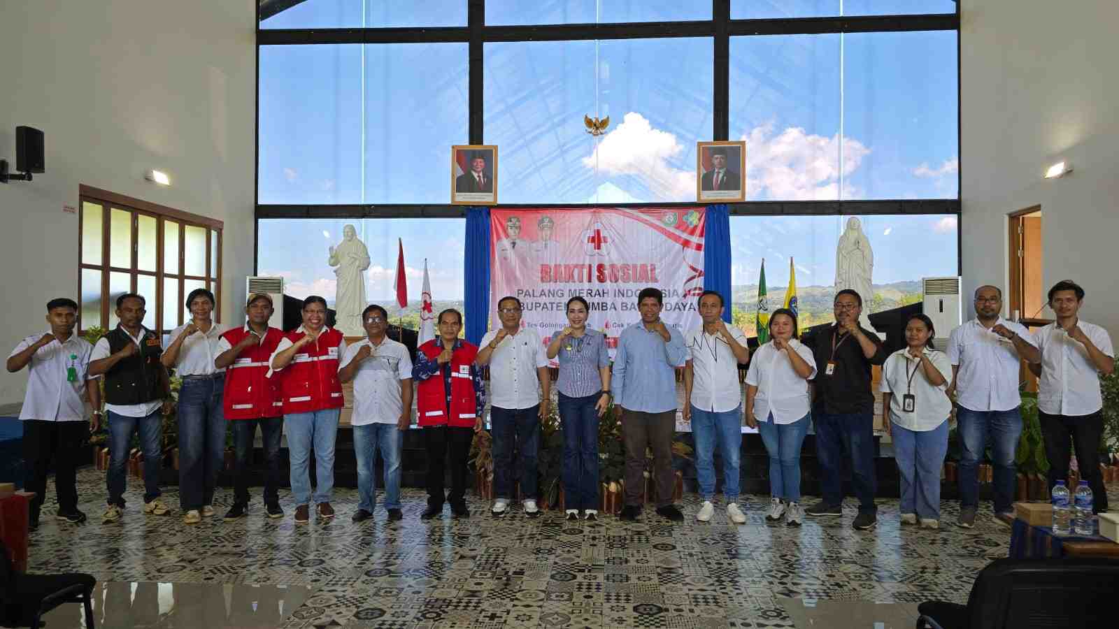 PMI SBD Gelar Bakti Sosial Bersama Unika Weetabula dan Puskesmas
