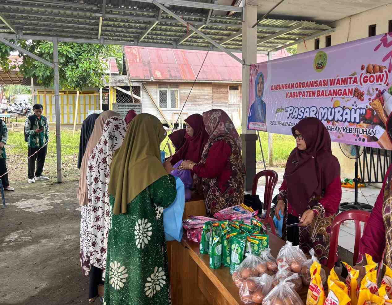 GOW Balangan Gelar Pasar Murah, Warga Manfaatkan Harga Sembako Terjangkau