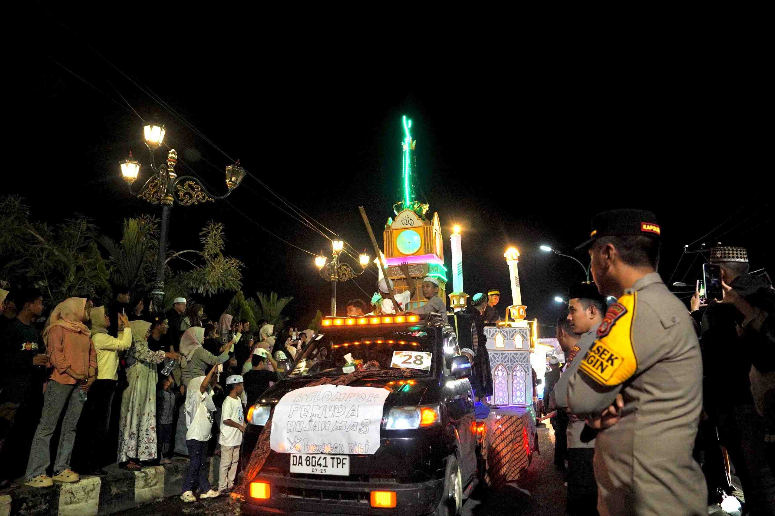 Semarak Ramadan, Puluhan Kendaraan Hias Ramaikan Festival Baarak Tanglong di Balangan