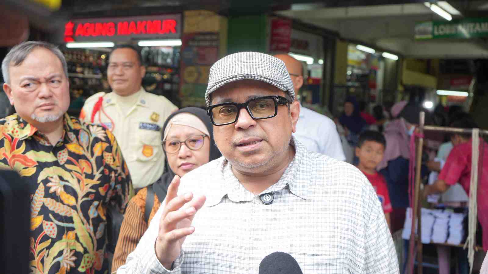 Kepala BPJPH Edukasi Wajib Halal di Pasar Kramat Jati