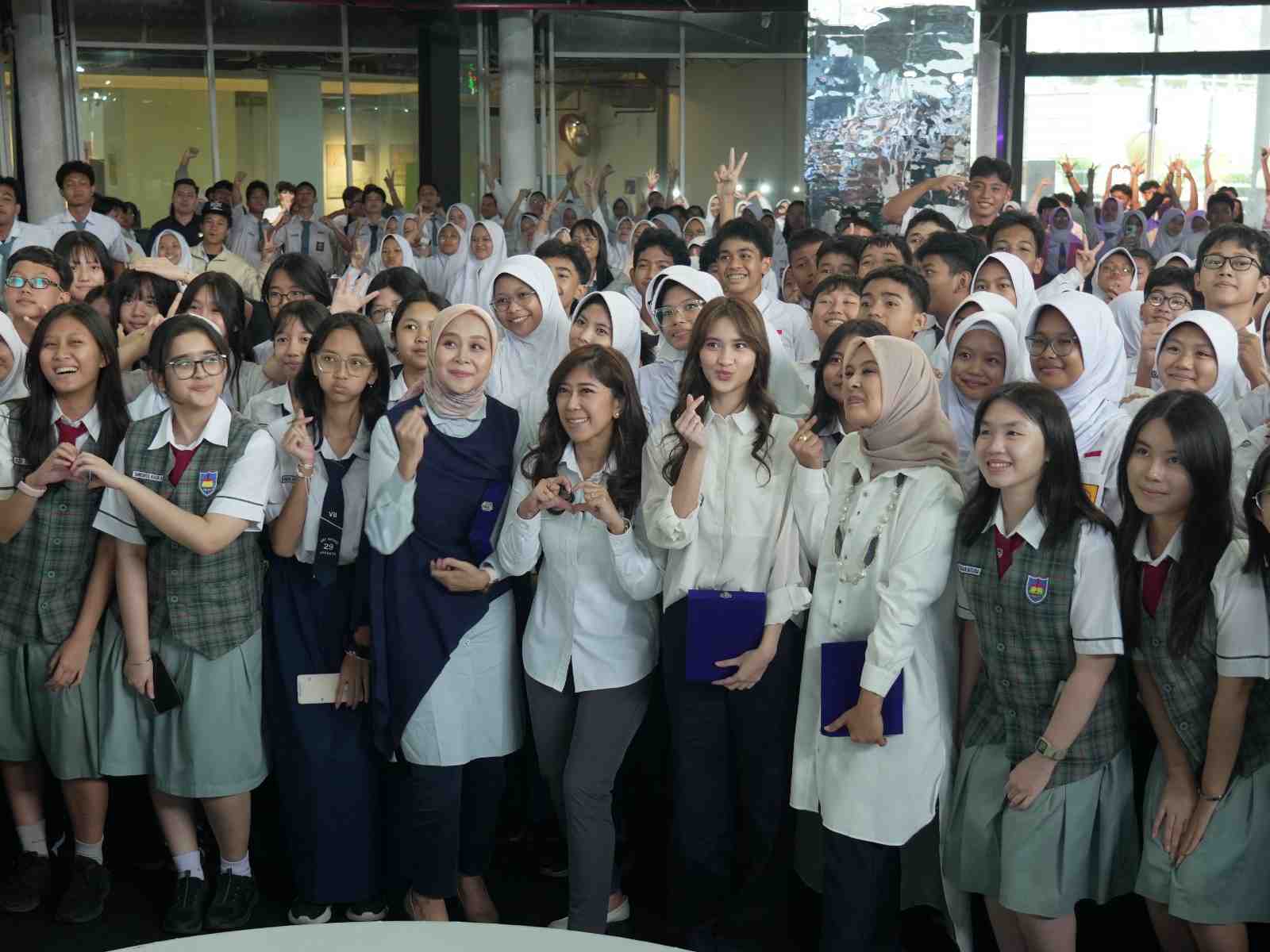Saatnya Anak di Bawah 16 Tahun Tunda Gunakan Media Sosial demi Masa Depan
