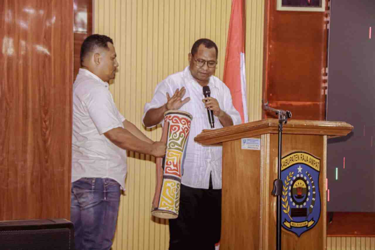 Bupati Raja Ampat Resmikan YLBH Mambo Waswar