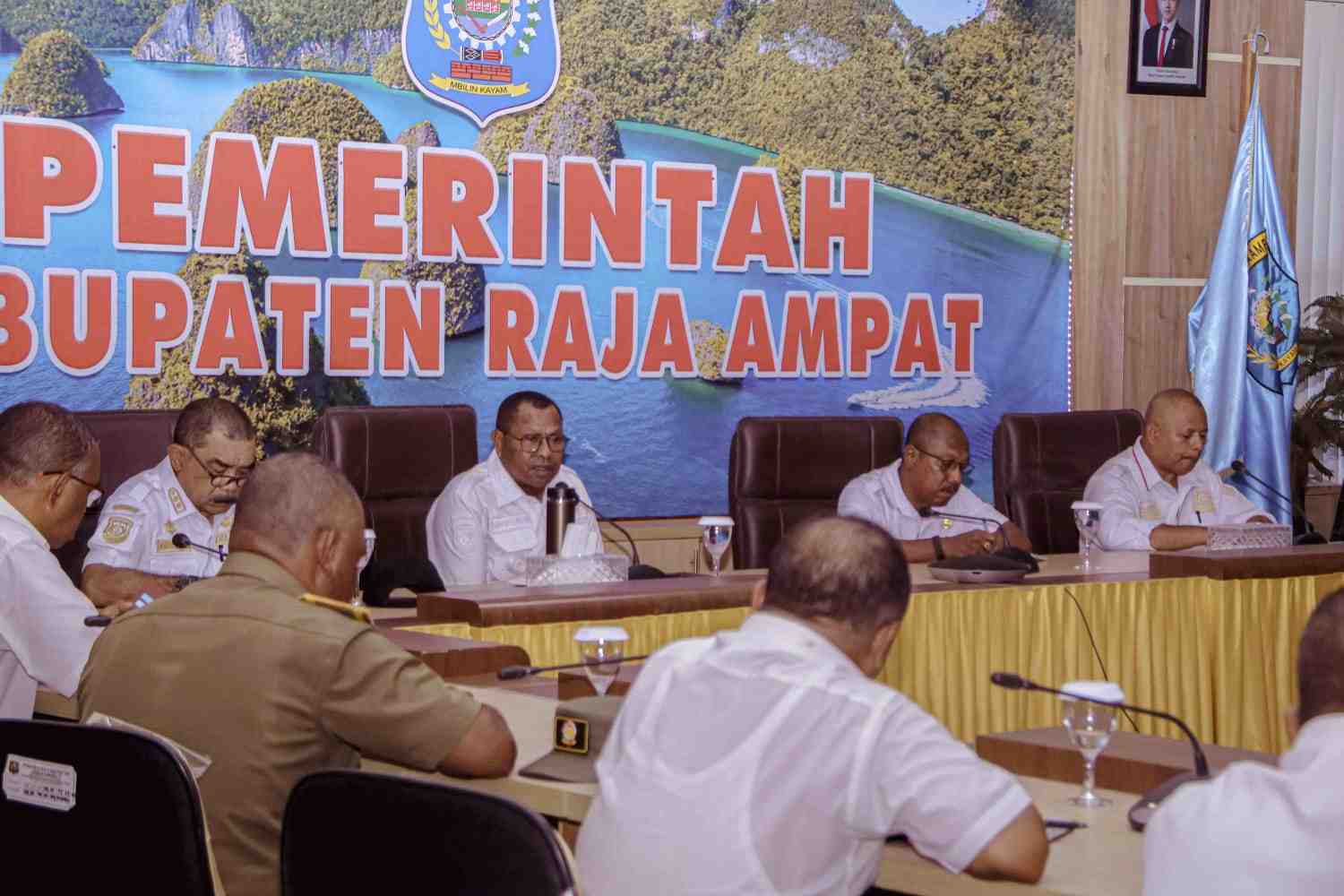 Bupati Raja Ampat Pimpin Rapat Strategis Penyusunan Proposal Pembangunan