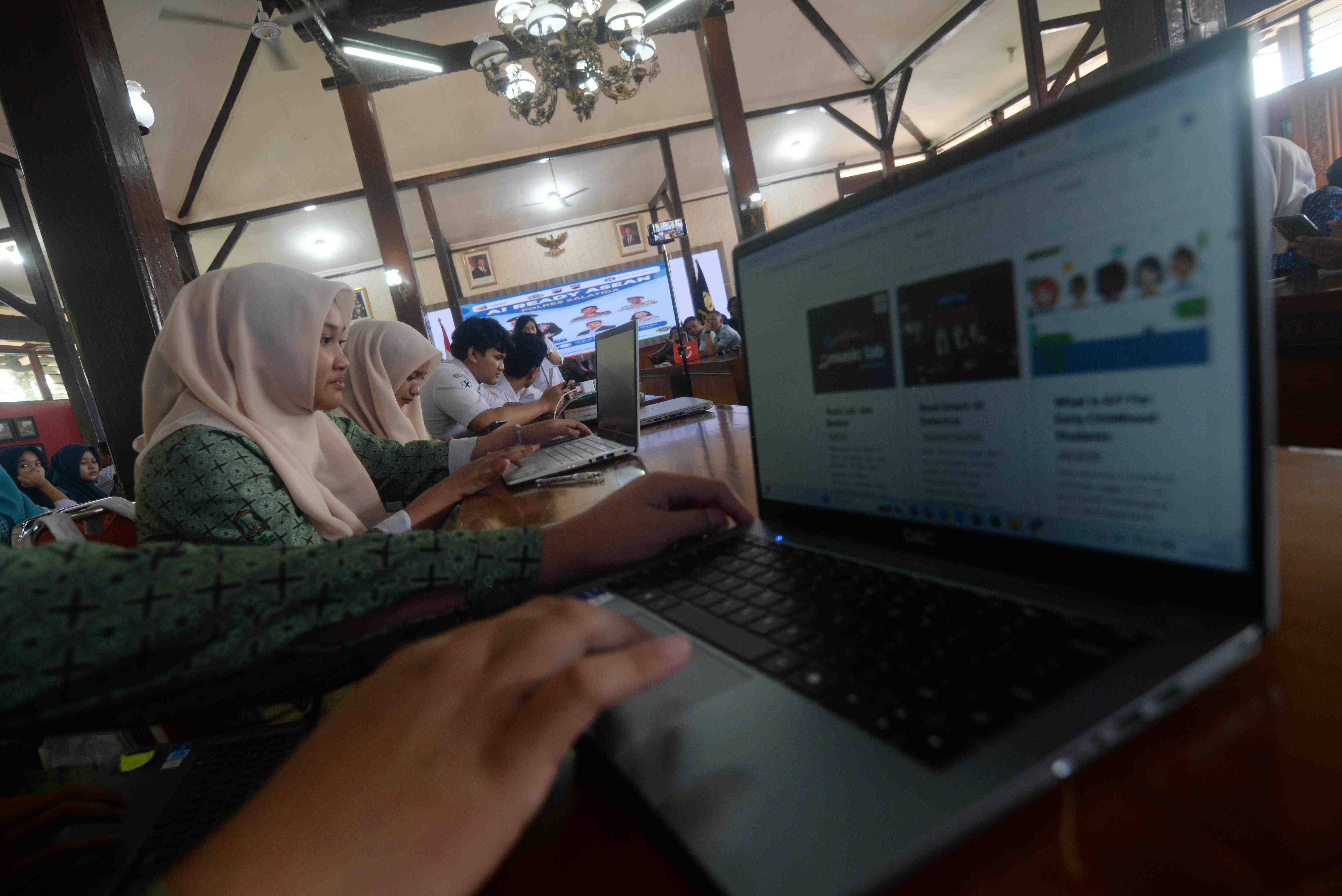 Model Regulasi Internet Hibrida Dinilai Paling Tepat untuk Indonesia