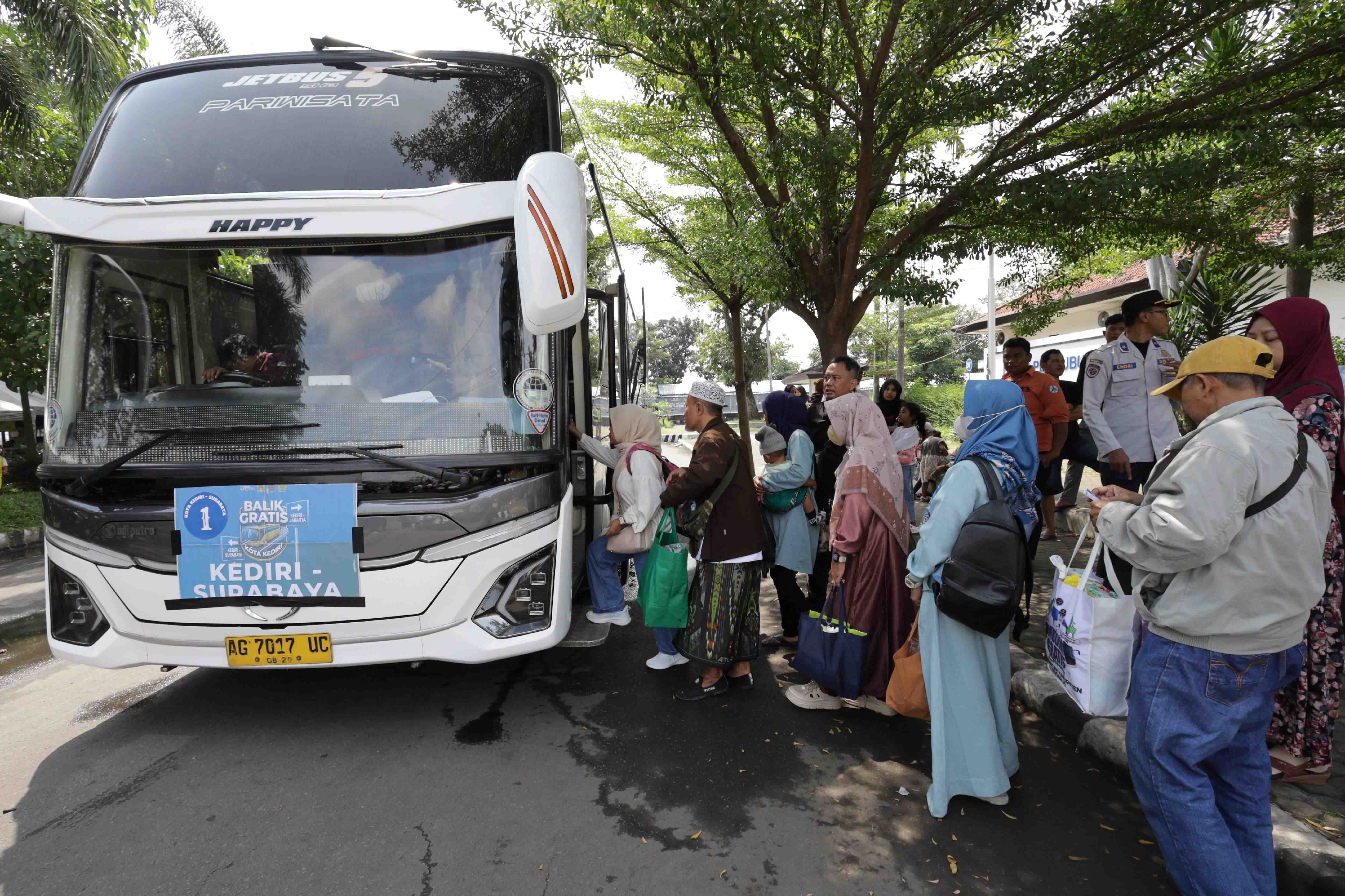 Kemenhub Berangkatkan 4.270 Peserta Arus Balik Mudik Gratis dari Jawa dan Sumatra
