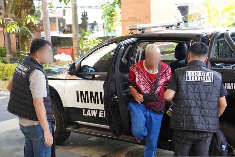 Imigrasi Ngurah Rai Deportasi WNA Belgia