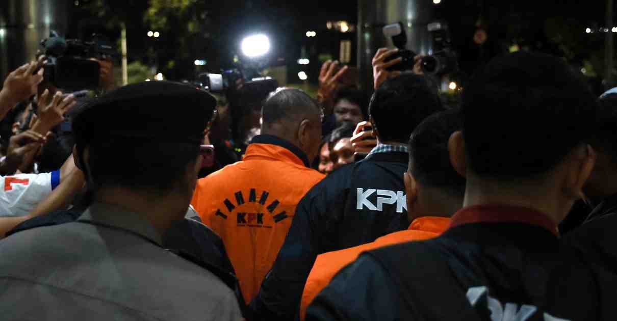 KPK Tahan Bupati Tulungagung, Ungkap Modus Tekanan Jabatan dan Setoran OPD