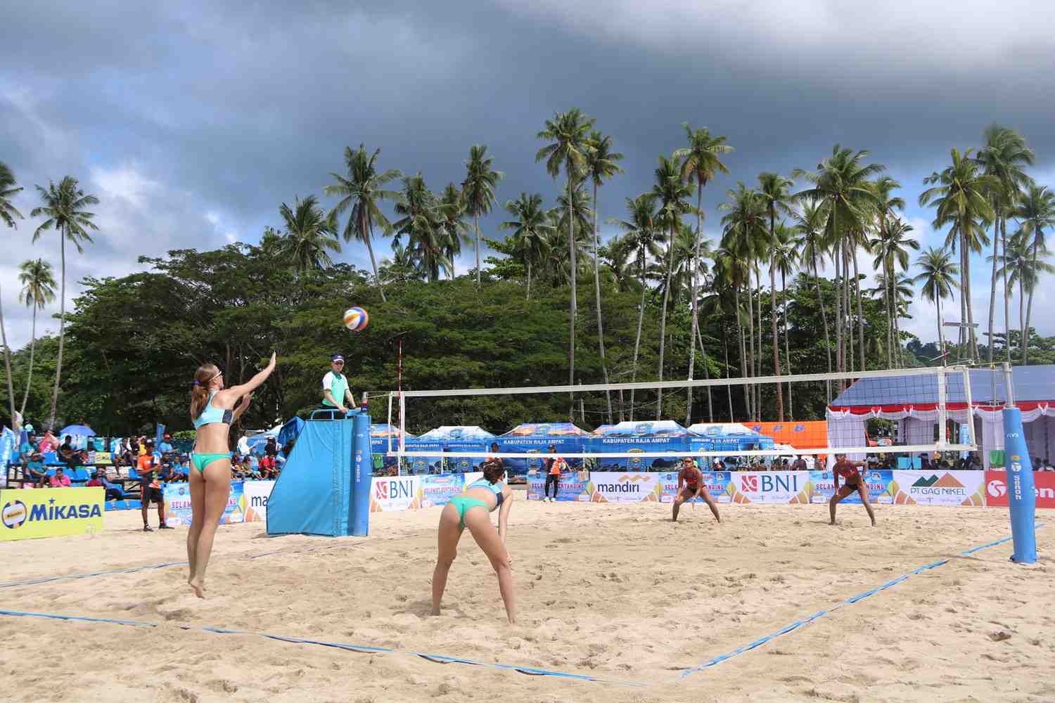 Hari Pertama AVC Beach Tour, Persaingan Ketat Tersaji di Pantai WTC Raja Ampat