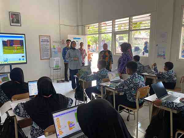 Kemkomdigi Pastikan Sekolah Rakyat Terhubung Internet dan Aman Digital