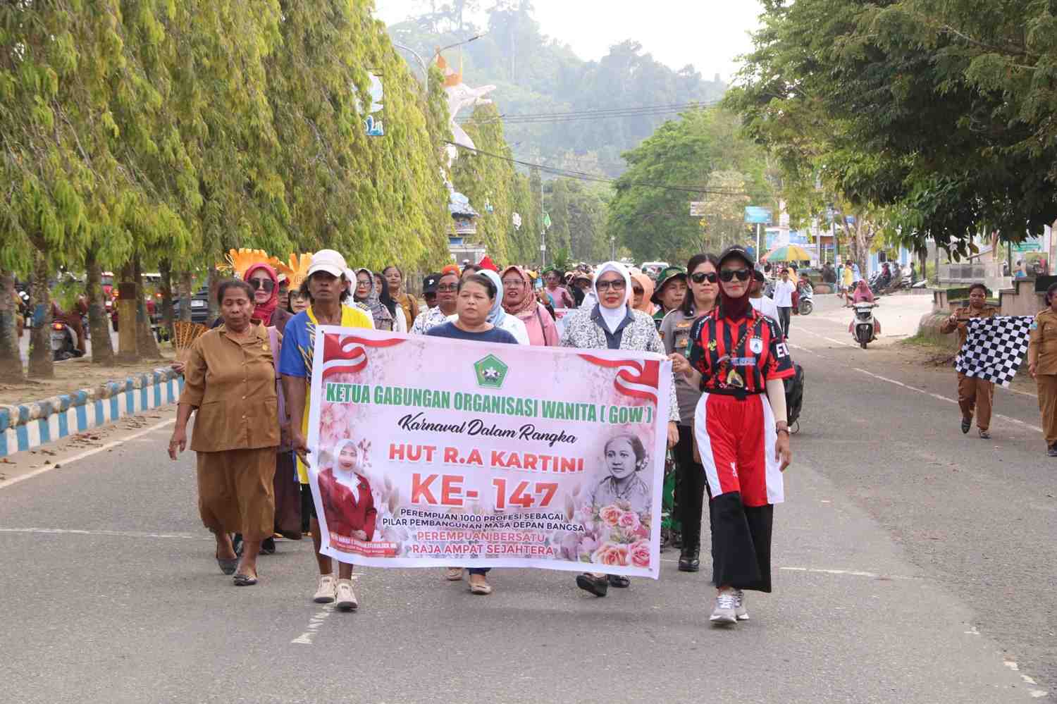 Raja Ampat Peringati Hari Kartini dengan Karnaval Perempuan 1.000 Profesi