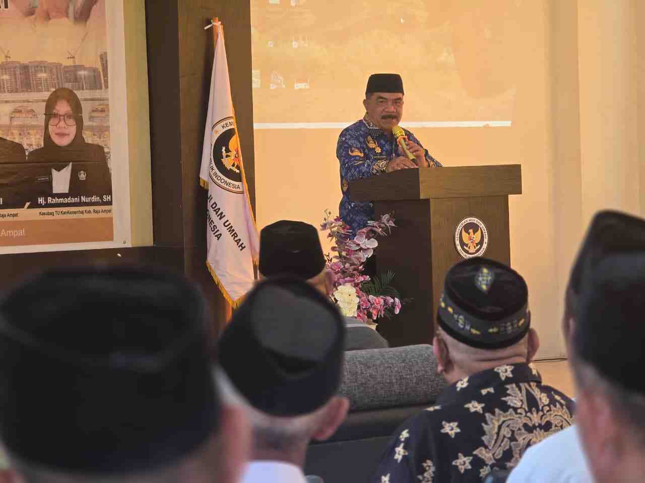 Wabup Raja Ampat Lepas 24 Calon Jemaah Haji