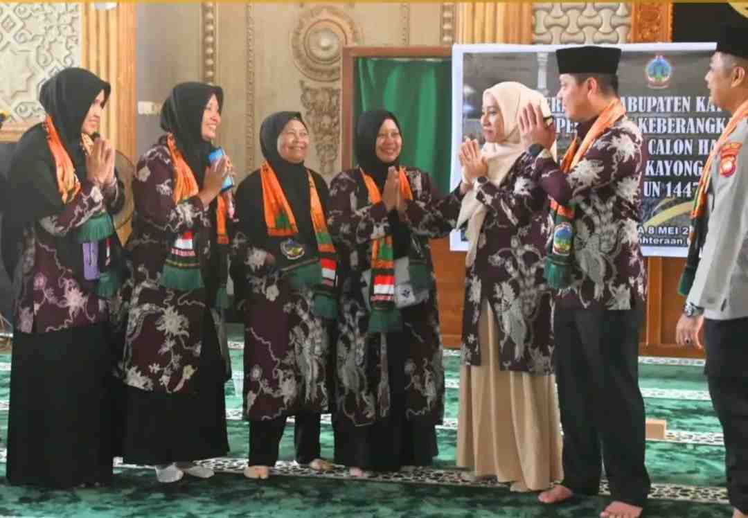 Jemaah Haji Kayong Utara Diminta Saling Membantu Selama di Arab Saudi