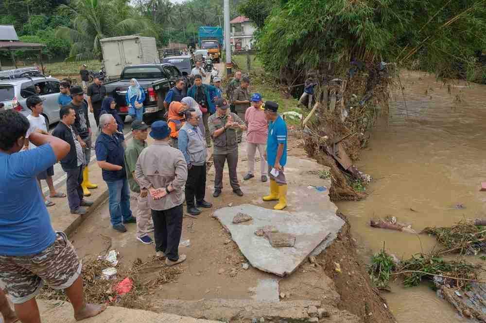 Bupati Eka Putra Pastikan Pendataan Dampak Bencana Tanah Datar Dilakukan Menyeluruh