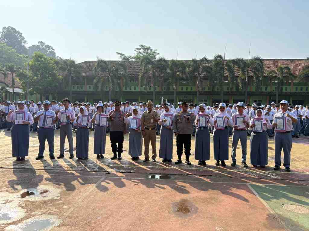 Sambangi SMAN 2, SatBinmas Polres Batang Ajak Siswa Bijak Bermedsos