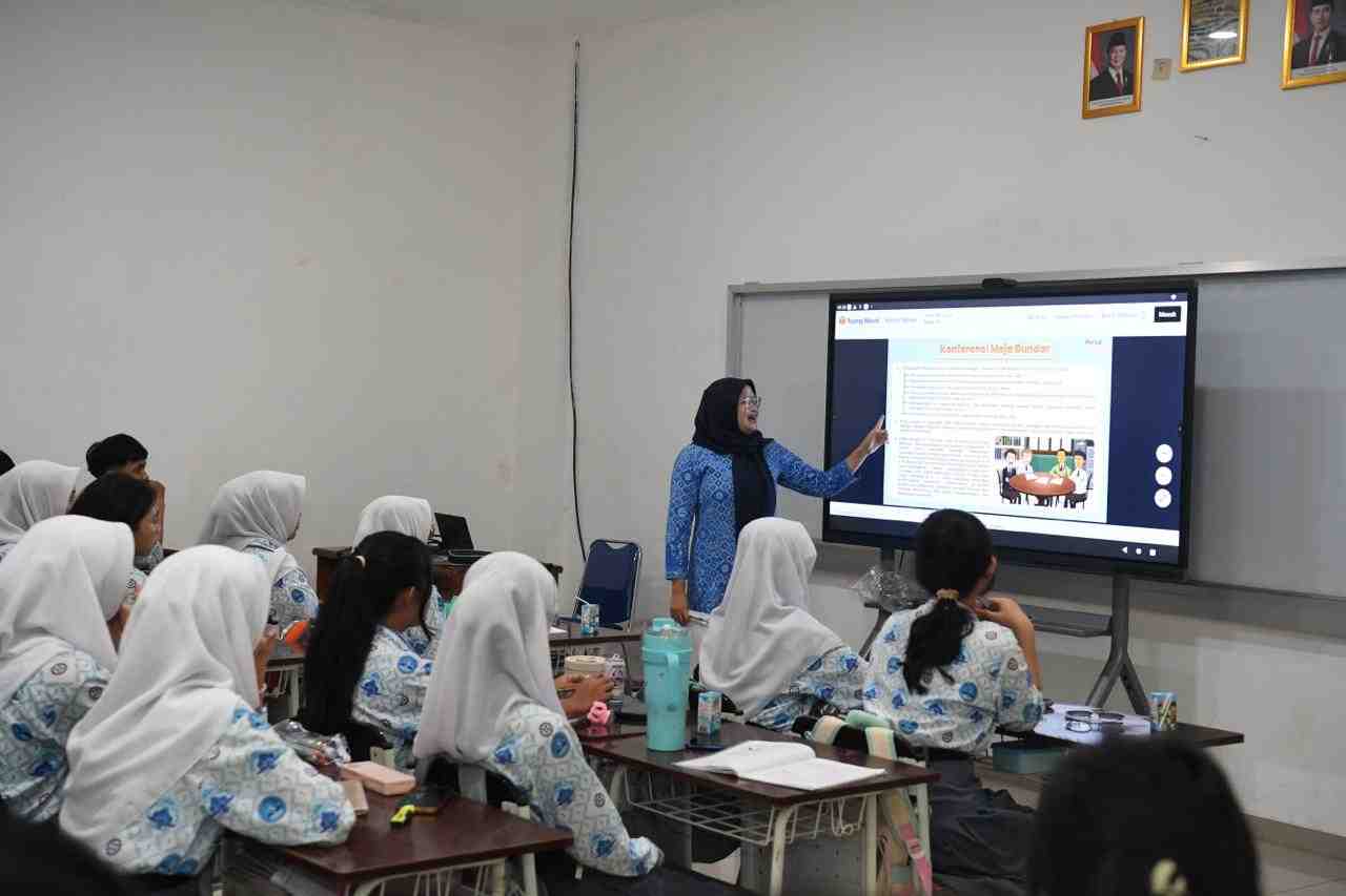 Pemerintah Jamin Status dan Kesejahteraan Guru Non-ASN, Penataan Dilakukan Bertahap