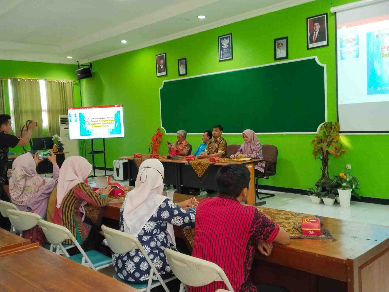 1.819 Arsip Inaktif Demak Dimusnahkan