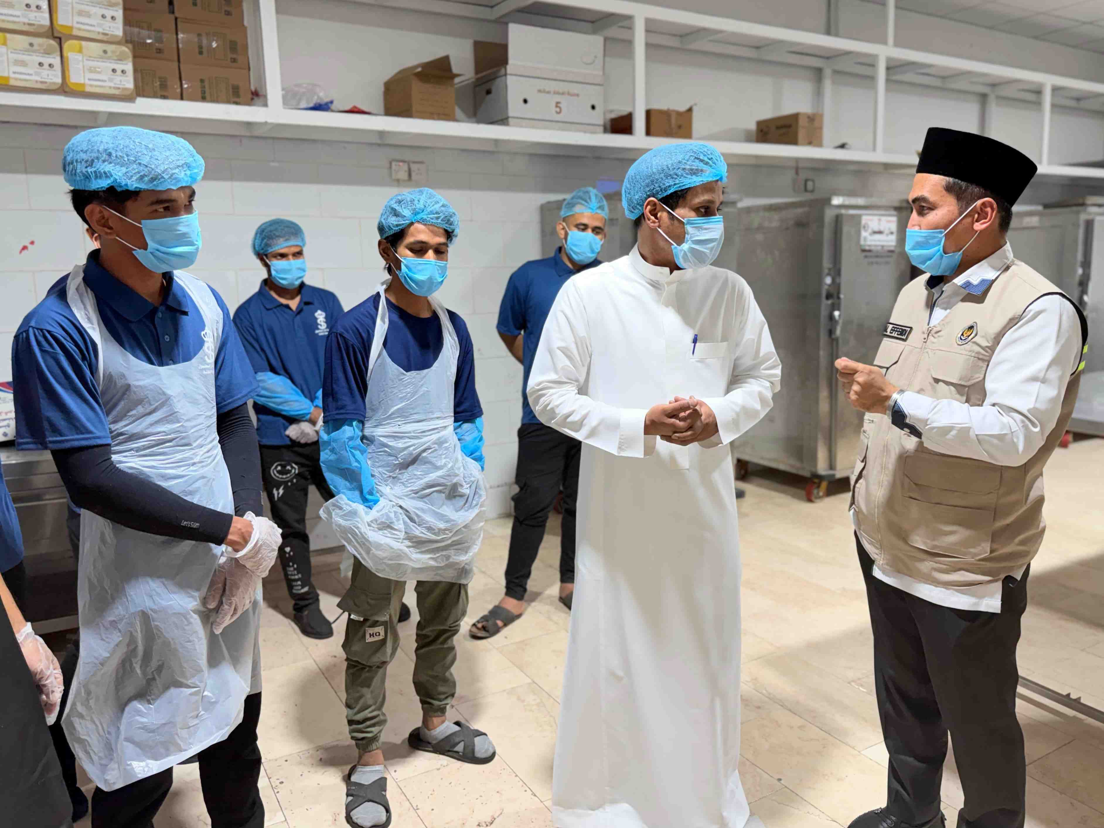 Kemenhaj Tinjau Dapur Mitra di Madinah Pastikan Layanan Konsumsi Jemaah Tetap Optimal