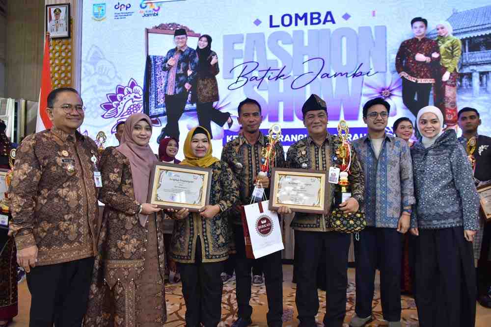 Fashion Show Batik Jadi Panggung Promosi Budaya dan UMKM Jambi