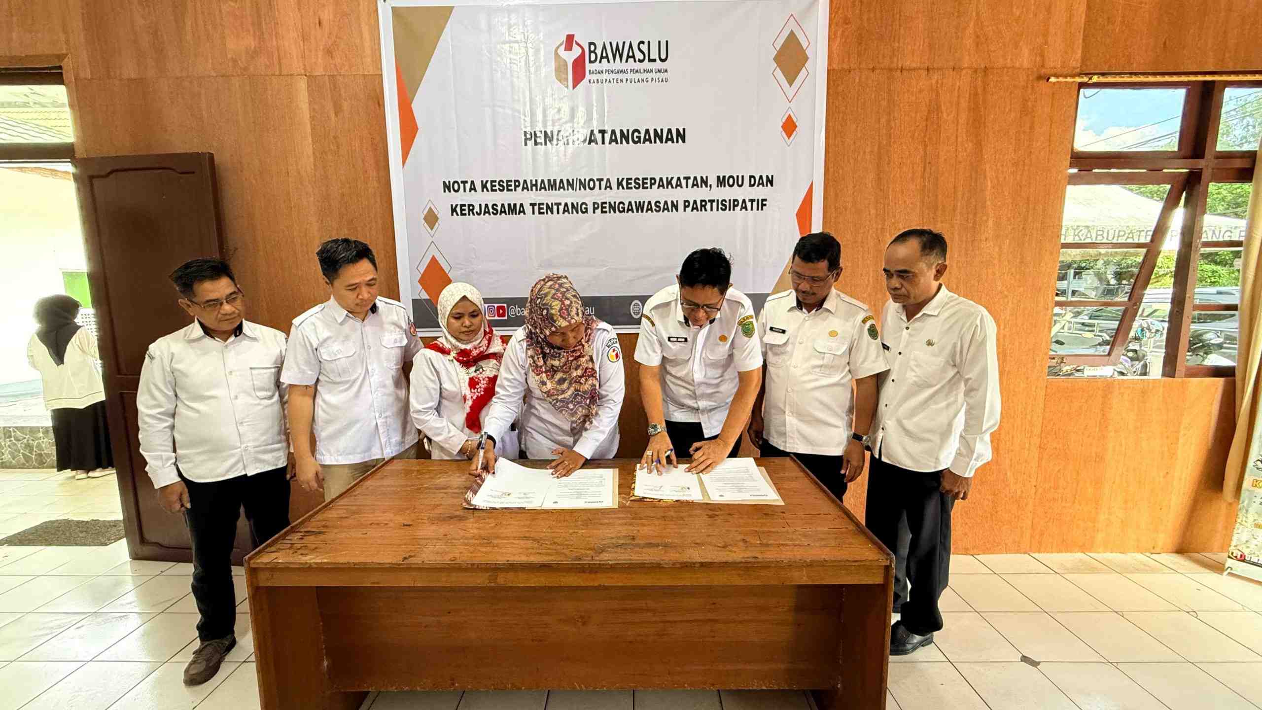 Diskominfostandi dan Bawaslu Pulang Pisau Berkolaborasi Perkuat Pengawasan Pemilu Partisipatif