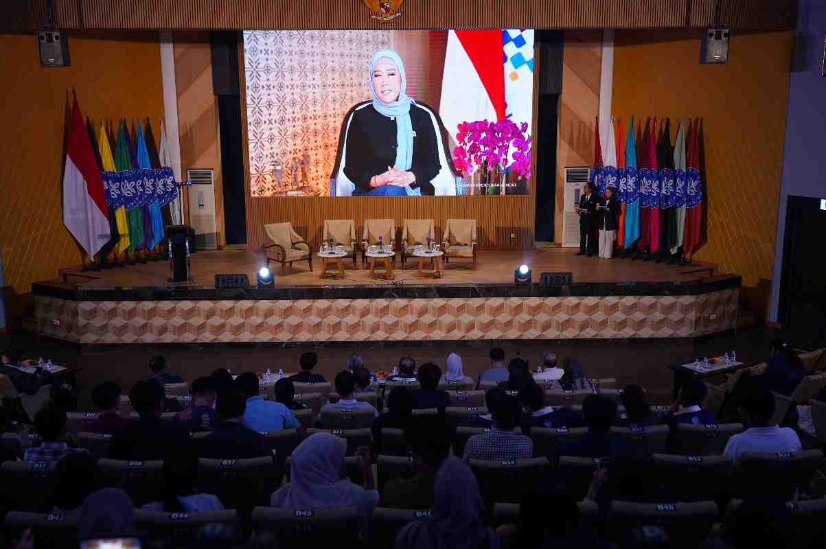 Menkomdigi Ingatkan Gen Z Bahaya Ilusi Algoritma dalam Demokrasi Digital