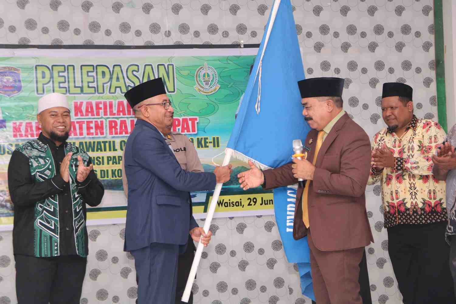 Wabup Raja Ampat Lepas 40 Kafilah untuk MTQ II Papua Barat Daya